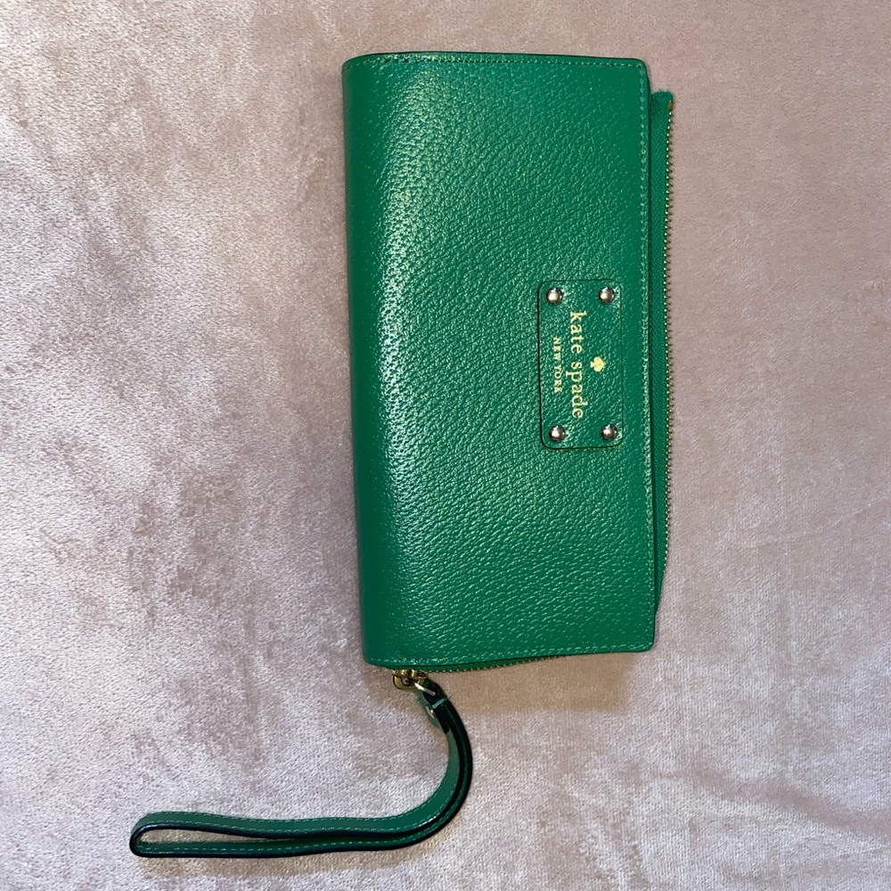 Green Kate Spade wristlet